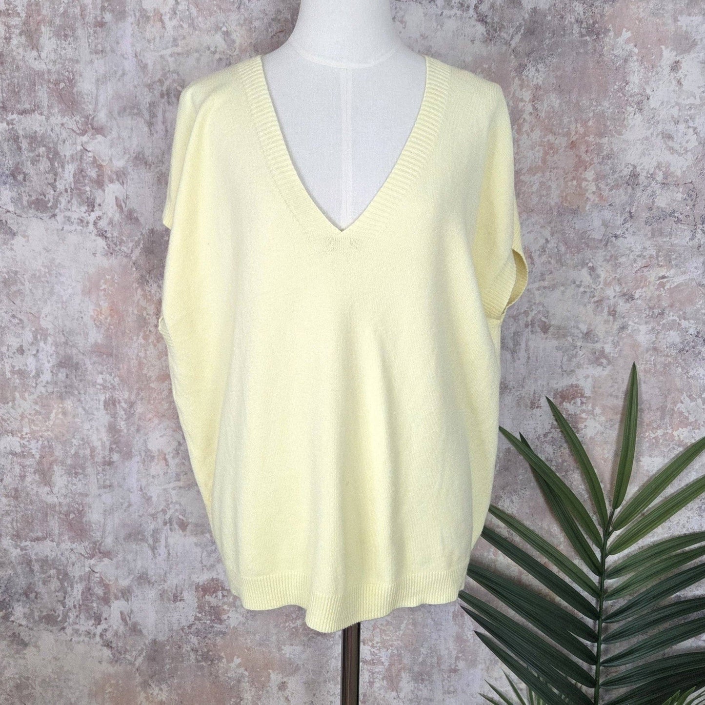 Knitted tank top with V-neck
