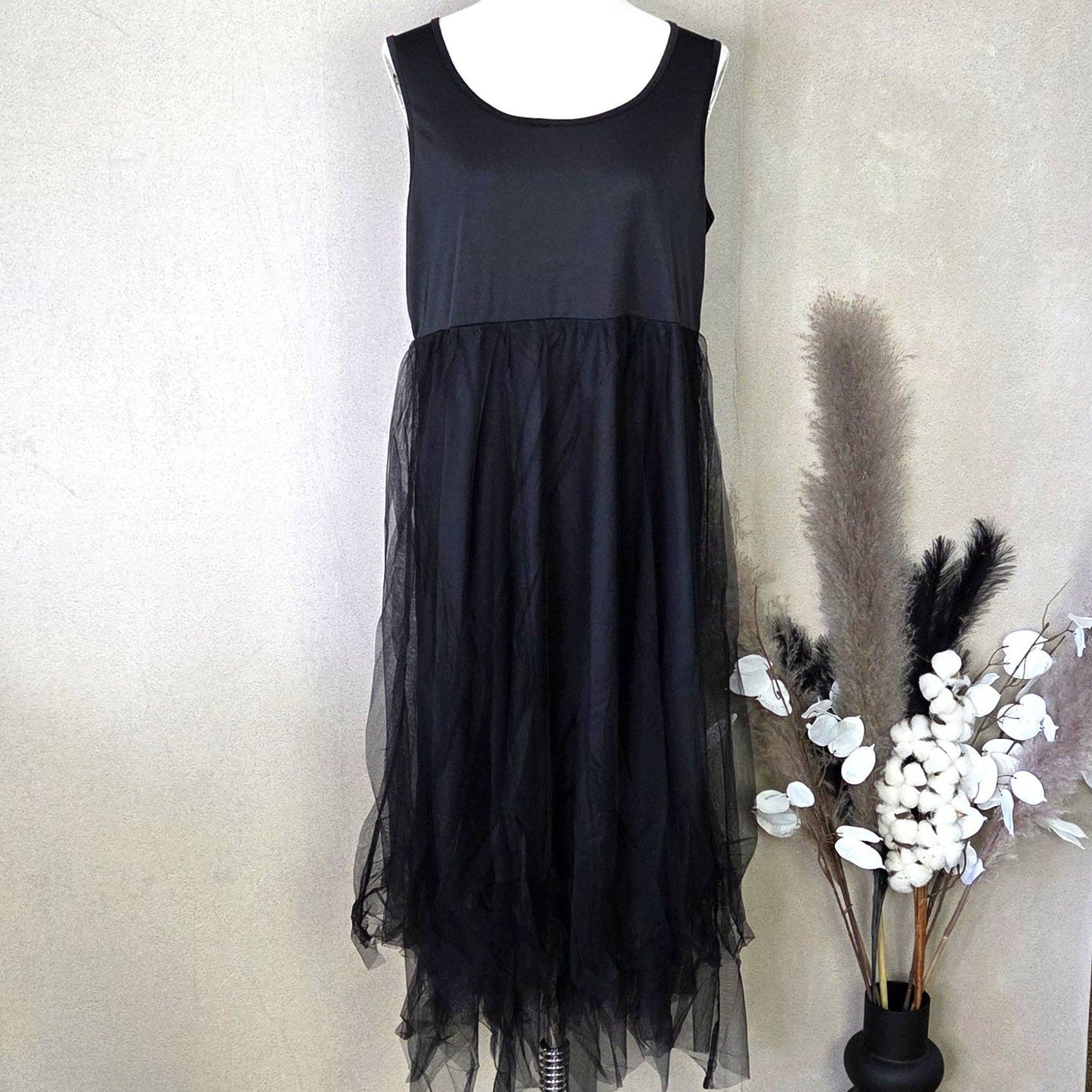 Sleeveless dress with sheer dressy skirt (M-XL)