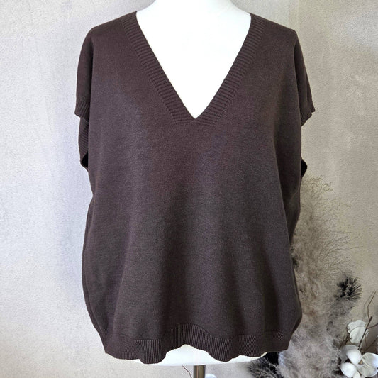 Knitted tank top with V-neck