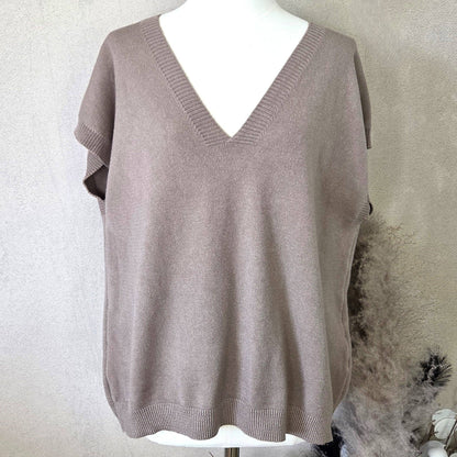Knitted tank top with V-neck