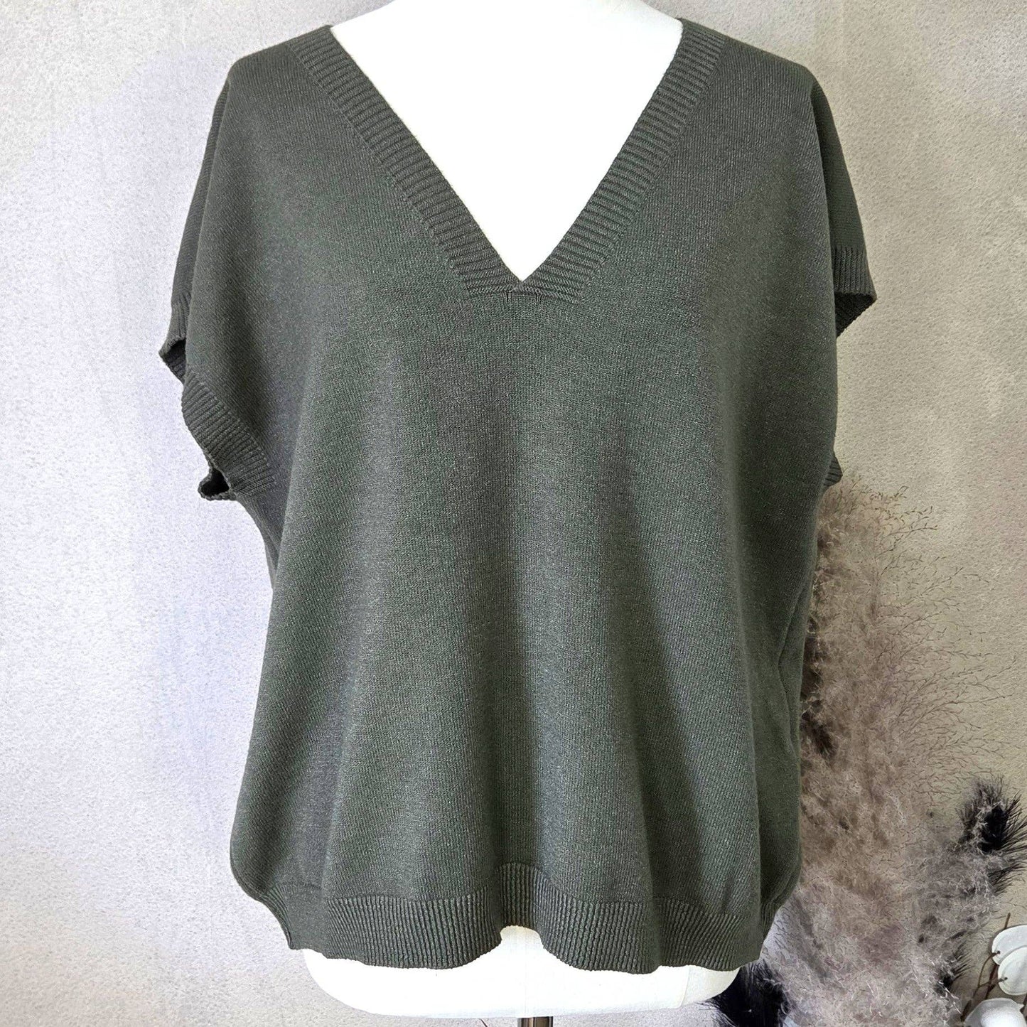 Knitted tank top with V-neck