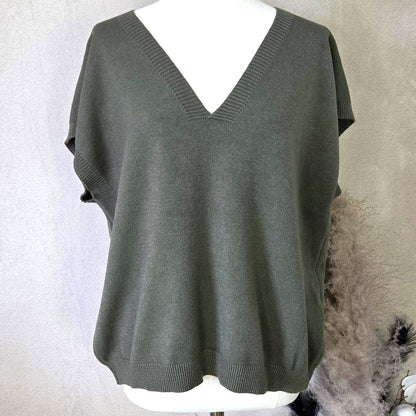 Knitted tank top with V-neck