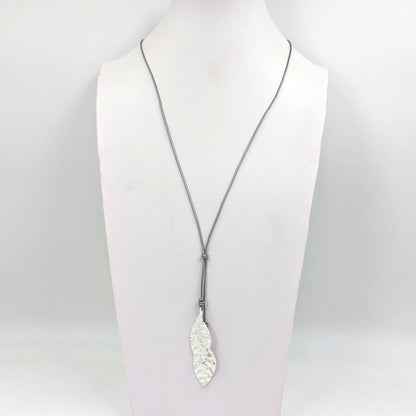 Long lariette-style leaf impression leather necklace