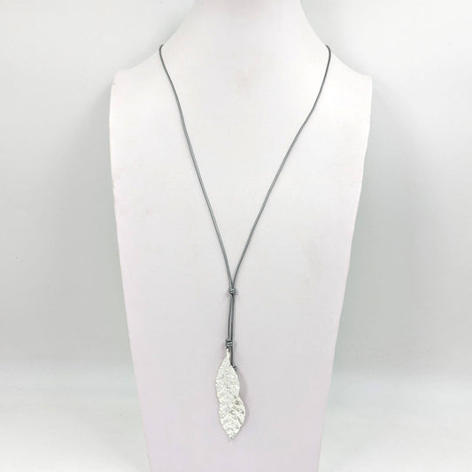Long lariette-style leaf impression leather necklace
