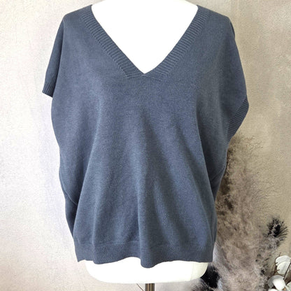 Knitted tank top with V-neck