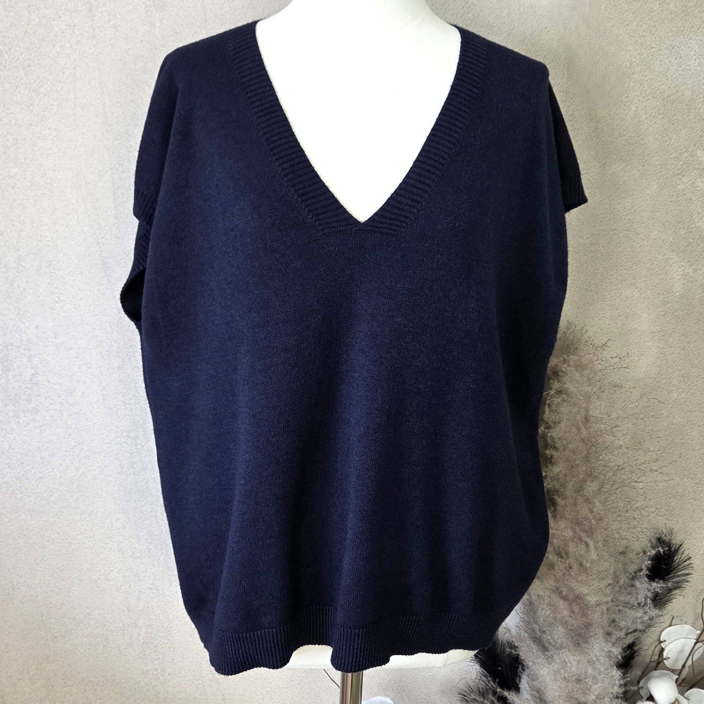 Knitted tank top with V-neck
